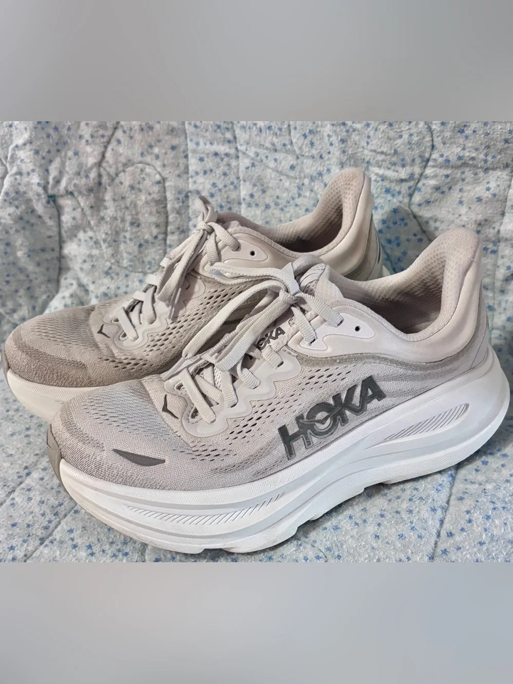 Hoka One One Bondi 9 Running Shoes Women’s Size 7B Stardust Silver